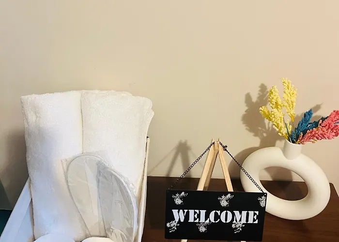 Bgc Simple Elegant 300mbps Wifi,pool,netflix * Manila