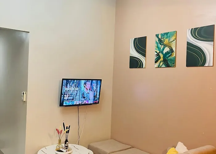 Bgc Simple Elegant 300mbps Wifi,pool,netflix * Manila