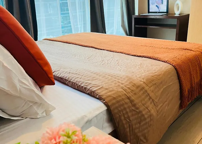 Bgc Simple Elegant 300mbps Wifi,pool,netflix Apartamento *