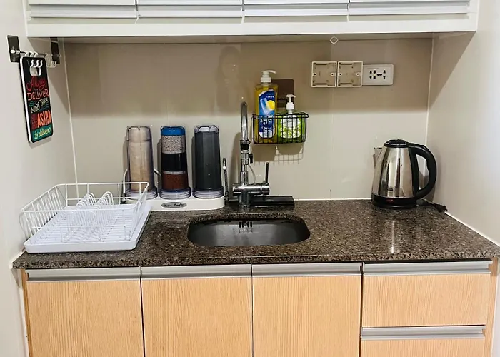 Bgc Simple Elegant 300mbps Wifi,pool,netflix Manila