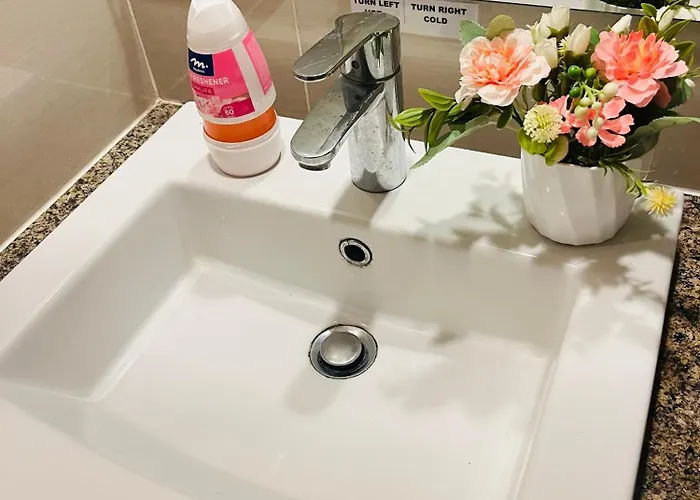 Bgc Simple Elegant 300mbps Wifi,pool,netflix Apartamento